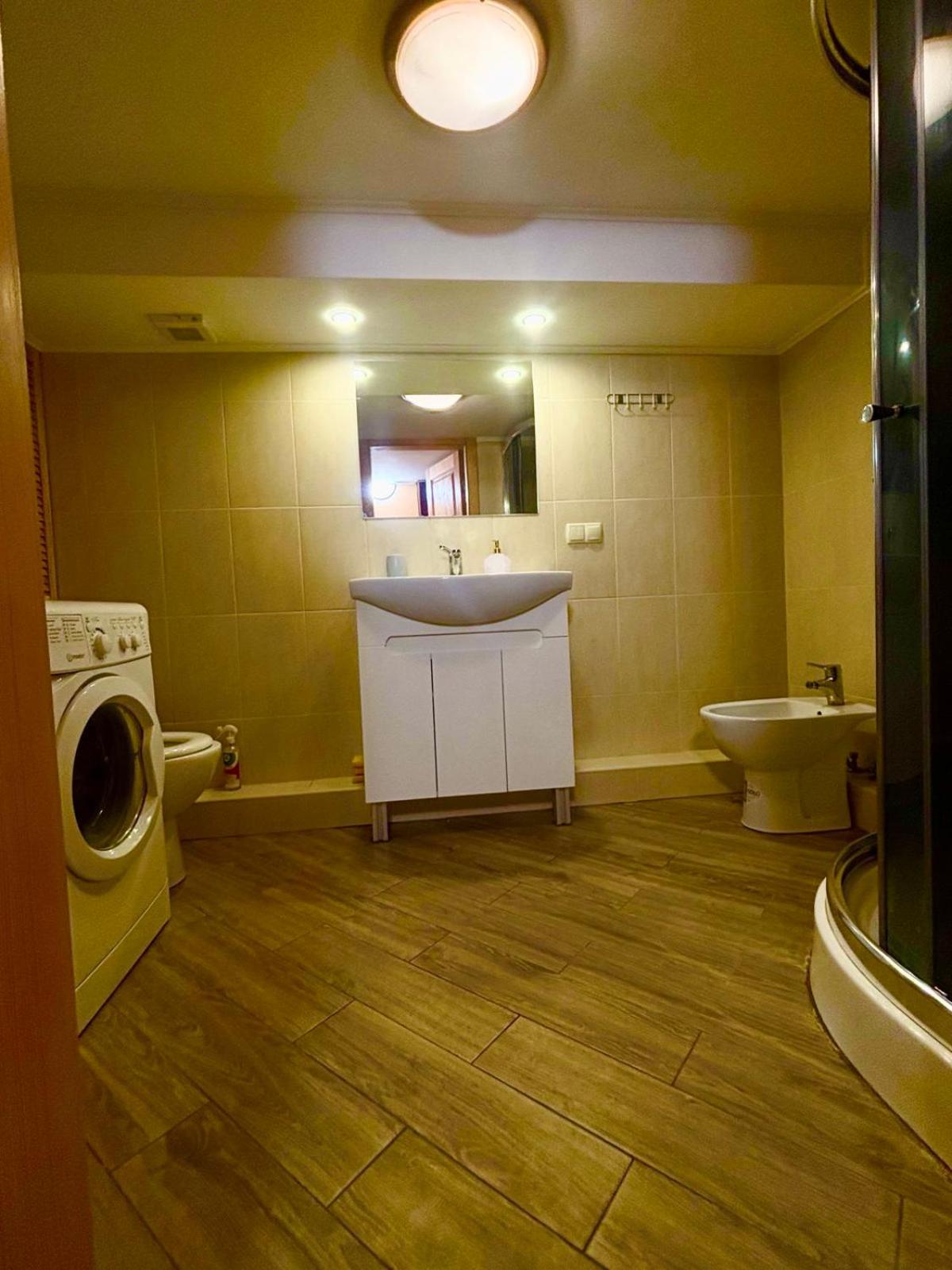 Kvartira Vozle Metro Darnitca Apartment Kyiv